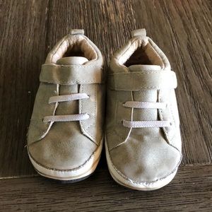 5/$20 Surprize by stride rite sized 18-24month